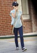 67665_Preppie_Natalie_Portman_running_errands_in_LA_4_122_405lo.jpg