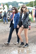 gala-gordon-l-and-friend-glastonbury-festival-2016-fashion.jpg