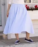 kitteny_anu-skirt_blue-seersucker-stripe_lisa_venice-8621.webp