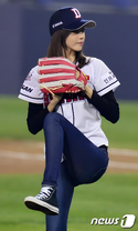 Asian Baseball Babes (08).png