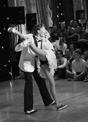 17c73bb88dc772efb215293f166de0a0--swings-lindy-hop.jpg
