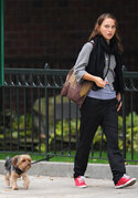 natalie-portman-dog-1158-4.jpg