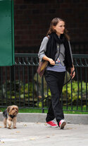 natalie-portman-dog-1158-6.jpg