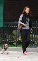 natalie-portman-dog-1158-5.jpg