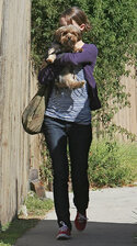 37717_Celebutopia-Natalie_Portman_leaving_a_friend56s_house_in_Hollywood-01_122_570lo.jpg