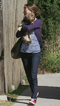 37453_Celebutopia-Natalie_Portman_leaving_a_friend13s_house_in_Hollywood-02_122_385lo.jpg