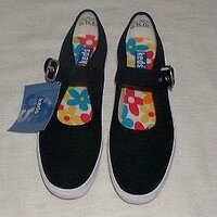  : Gallery : collection : 2000 : 08 : NewKedsT.JPG