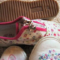  : Gallery : collection : 2000 : 08 : sneakerlot2.jpg