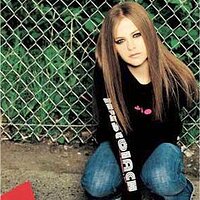  : Gallery : collection : 2002 : 08 : newavril1.jpg