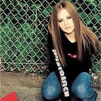  : Gallery : collection : 2002 : 09 : newavril1.jpg