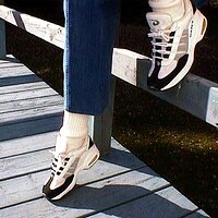  : Gallery : collection : 2003 : 04 : SHARI-DKNY.jpg