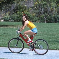  : Gallery : collection : 2004 : 02 : jenayngbyc_001.jpg