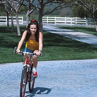  : Gallery : collection : 2004 : 02 : jenayngbyc_005.jpg