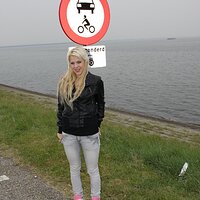  : Gallery : converse : 2013 : 24 : SARKA001B.JPG