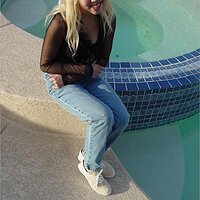  : Gallery : keds : 2003 : 18 : yellowkedspool_004.jpg