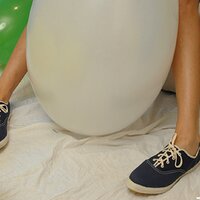  : Gallery : keds : 2007 : 17 : tara_balloons13.jpg
