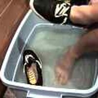  : Gallery : original : 2001 : 08 : T_wet270.jpg