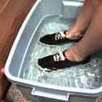  : Gallery : original : 2001 : 08 : T_wet849.jpg