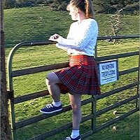  : Gallery : original : 2002 : 03 : San-Bad_schoolgirl_jumps_fence01.jpg