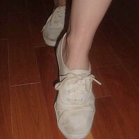  : Gallery : original : 2005 : 23 : dirtywhitekeds042.jpg