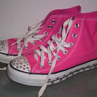 pinkeConverseChucks.jpg