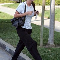 Nicky_Hilton_visiting_friends_in_LA03.jpg