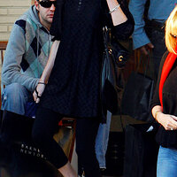 122406KateShoppinginLosAngeles27.jpg