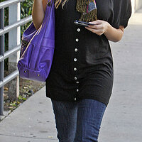 jessica-alba-purple-pregnant-07.jpg