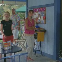 H2O - Just Add Water - S01E14 - Surprise![(008507)16-21-24].JPG