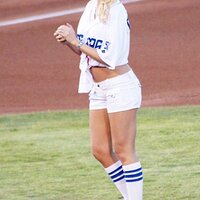 holly-madison-041310-2_0.jpg