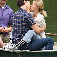 long barrymore kiss 06aug09 04.jpg