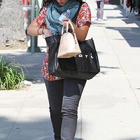 Jennifer_Love_Hewitt_out_in_Studio_City_4.jpg
