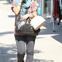 Jennifer_Love_Hewitt_out_in_Studio_City_2.jpg