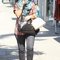 Jennifer_Love_Hewitt_out_in_Studio_City_3.jpg
