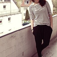 white-vero-moda-t-shirt-black-amisu-pants-blue-only-jacket-black-converse-_400.jpg