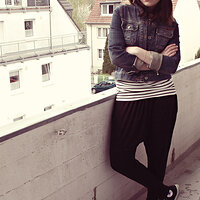 white-vero-moda-t-shirt-black-amisu-pants-blue-only-jacket-black-converse-_400nn.jpg