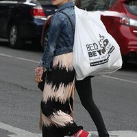 Olivia-Wilde-out-and-about-in-the-West-Village002.jpg
