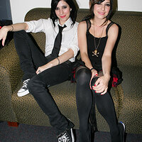 theveronicas76az.jpg