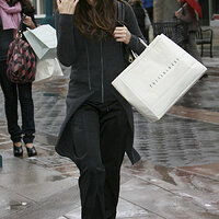 Kate-Beckinsale-shop.jpg