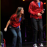 lea-michele-cory-monteith-glee-live-07.jpg