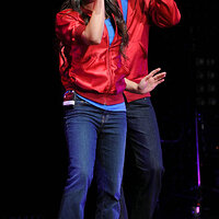 lea-michele-cory-monteith-glee-live-17.jpg