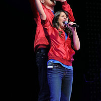lea-michele-cory-monteith-glee-live-16.jpg