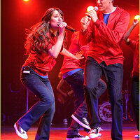lea-michele-cory-monteith-glee-live-02.jpg