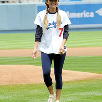 59634-lauren-conrad-throws-out-the-first-pitch-at-.jpg