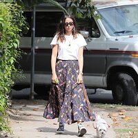 ana-de-armas-walking-her-dog-santa-monica-3.jpg