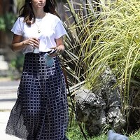 ana-de-armas-in-maxi-skirt-and-white-t-shirt-05-08-2020-3.jpg