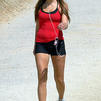 72398_amanda-bynes-workout-hike-jog-02_122_182lo.jpg