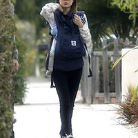 Natalie_Portman_Natalie_Portman_Family_Out_oXDyAJcSsX0l.jpg