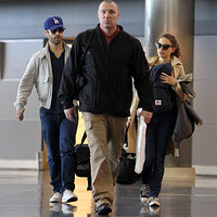 65663_Preppie_Natalie_Portman_and_her_family_saying_Goodbye_to_her_mother_at_the_airport_in_NYC_.jpg