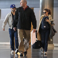 65659_Preppie_Natalie_Portman_and_her_family_saying_Goodbye_to_her_mother_at_the_airport_in_NYC_.jpg